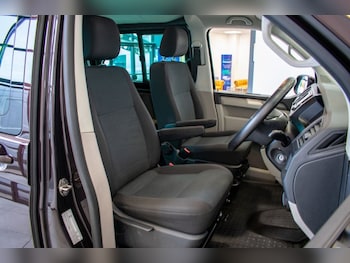 Used Volkswagen Transporter 2017 for sale - 76303574: Photo 2