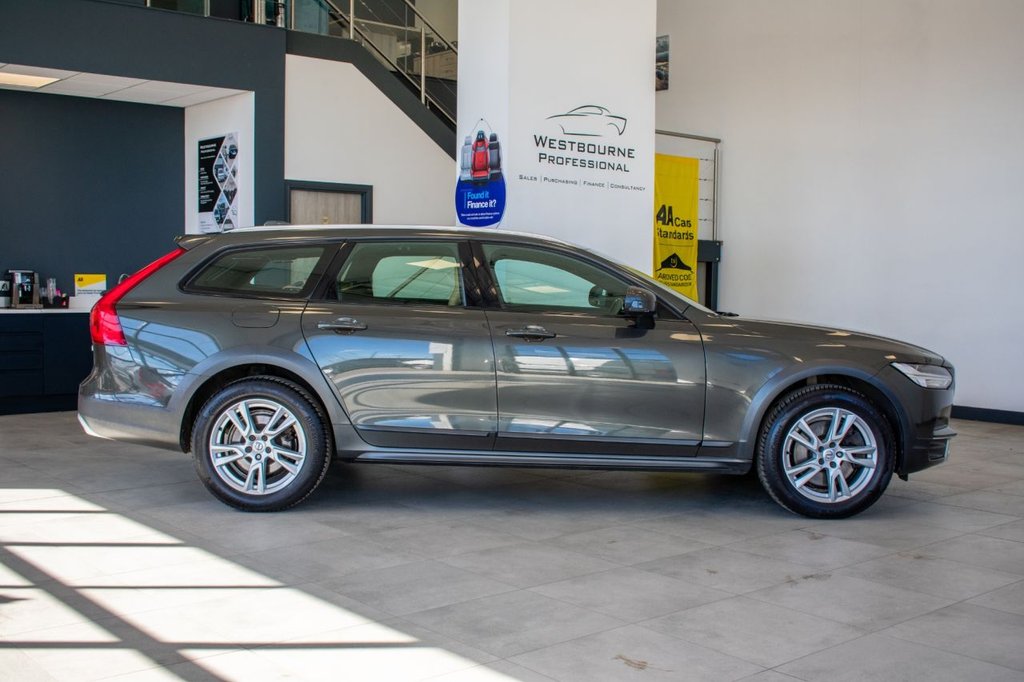 Used Volvo V90 Cross Country 2018 for sale - 78110371: Photo 3