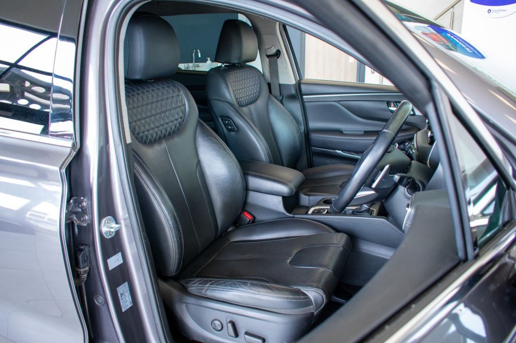 Used Hyundai Santa Fe 2018 for sale - 78082547: Photo 2