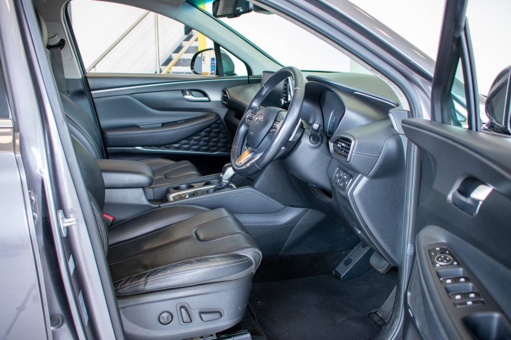 Used Hyundai Santa Fe 2018 for sale - 78082547: Photo 6