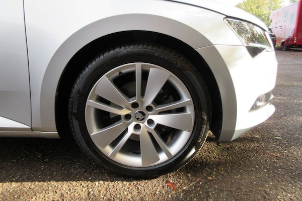 Used Skoda Superb 2018 for sale - 76280250: Photo 12