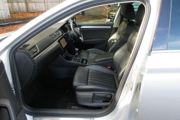Used Skoda Superb 2018 for sale - 76280250: Photo 2