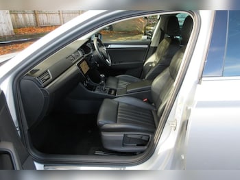 Used Skoda Superb 2018 for sale - 76280250: Photo 2