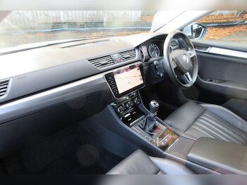 Used Skoda Superb 2018 for sale - 76280250: Photo 4