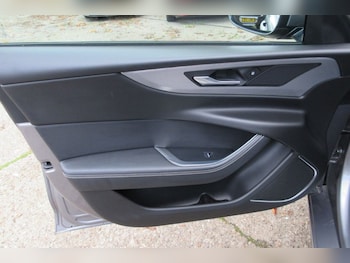 Used Jaguar XE 2019 for sale - 76228741: Photo