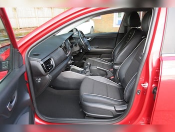 Used Kia Stonic 2021 for sale - 76228740: Photo