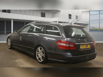 Used Mercedes-Benz E-Class 2011 for sale - 76173522: Photo 3