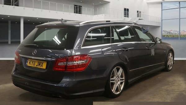 Used Mercedes-Benz E-Class 2011 for sale - 76173522: Photo 4