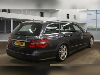Used Mercedes-Benz E-Class 2011 for sale - 76173522: Photo 4