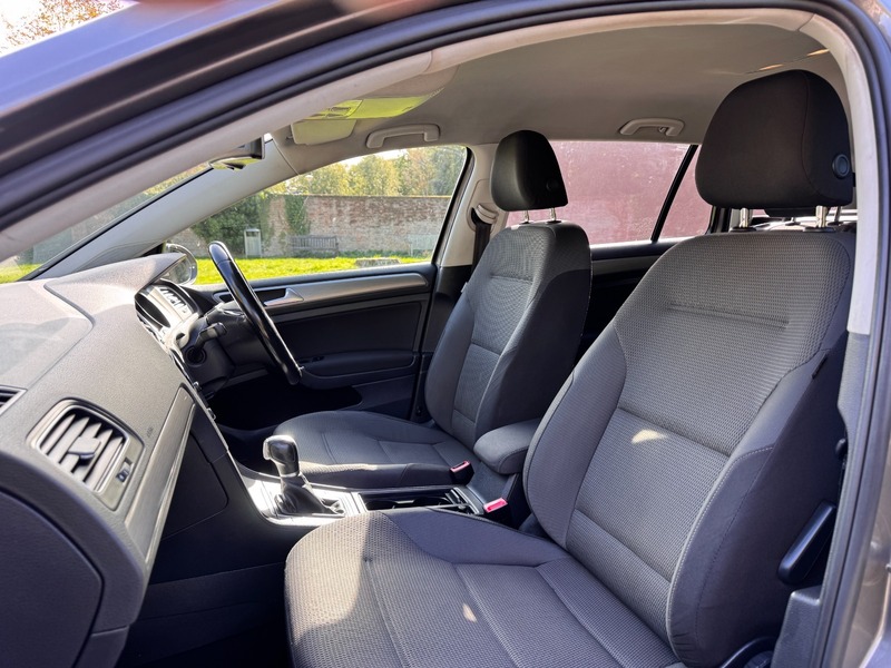 Used Volkswagen Golf 2016 for sale - 76057199: Photo 32