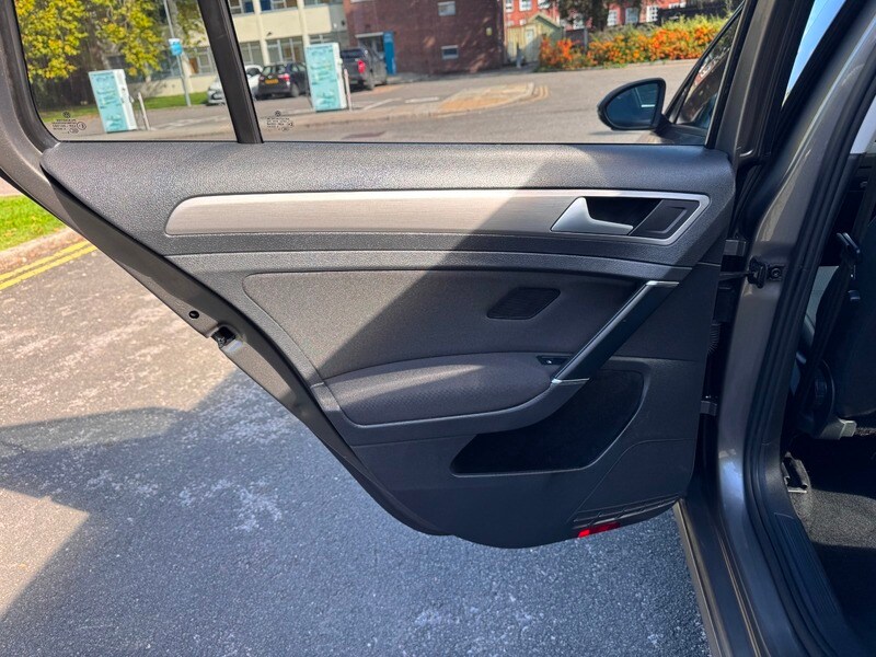 Used Volkswagen Golf 2016 for sale - 76057199: Photo 41