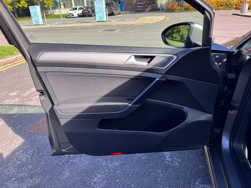 Used Volkswagen Golf 2016 for sale - 76057199: Photo 42