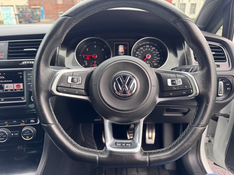 Used Volkswagen Golf 2015 for sale - 76863626: Photo 14