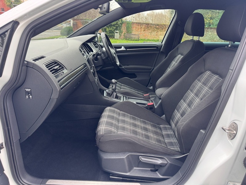 Used Volkswagen Golf 2015 for sale - 76863626: Photo 30