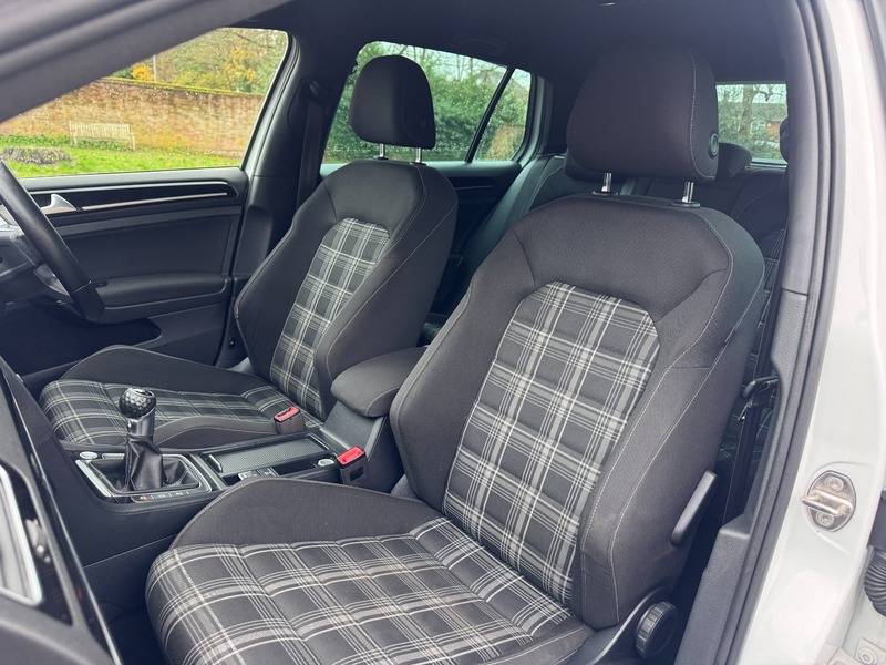 Used Volkswagen Golf 2015 for sale - 76863626: Photo 31