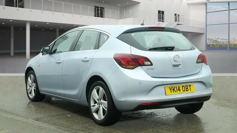 Used Vauxhall Astra 2014 for sale - 77668129: Photo 3