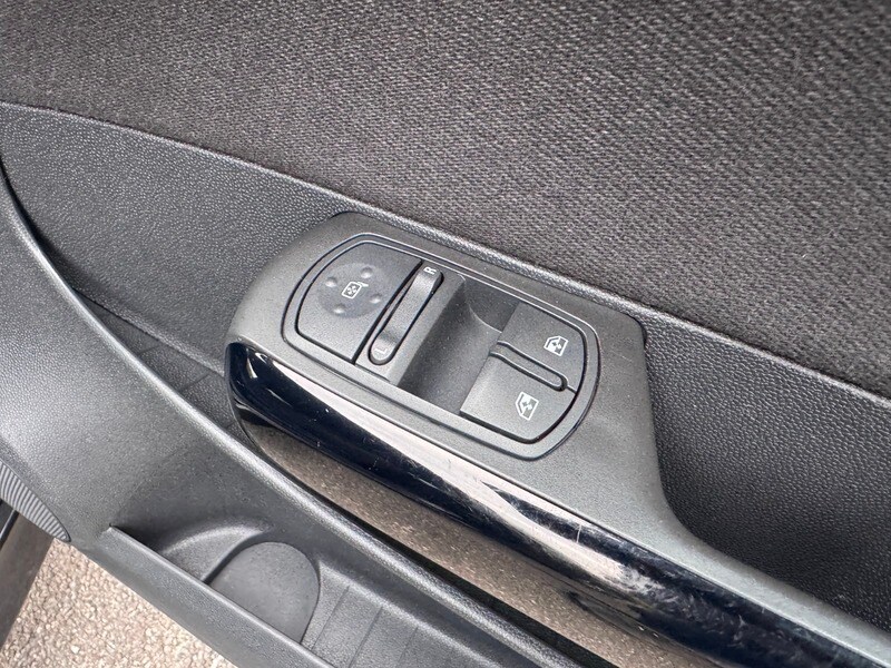 Used Vauxhall Corsa 2013 for sale - 78140919: Photo 34