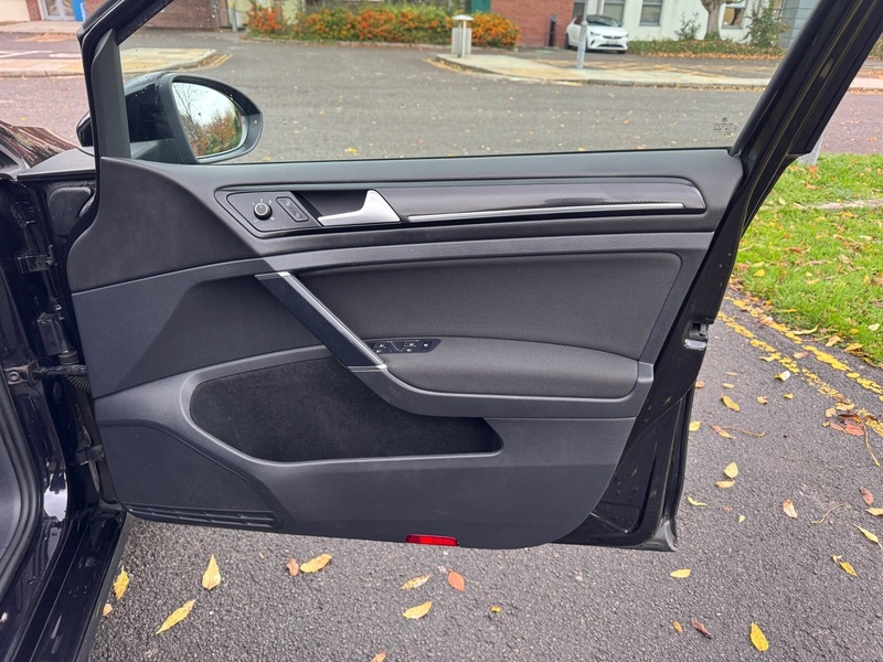 Used Volkswagen Golf 2015 for sale - 76510430: Photo 39