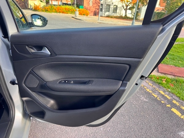 Used Peugeot 308 2015 for sale - 76313342: Photo 42