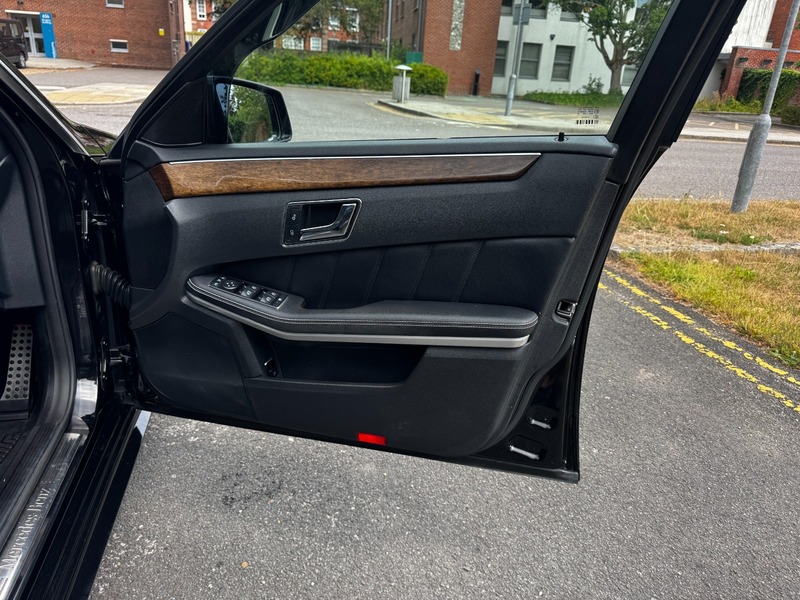 Used Mercedes-Benz E Class 2012 for sale - 76376396: Photo 30