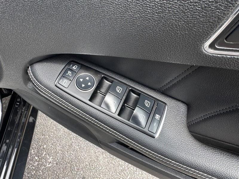 Used Mercedes-Benz E Class 2012 for sale - 76376396: Photo 31