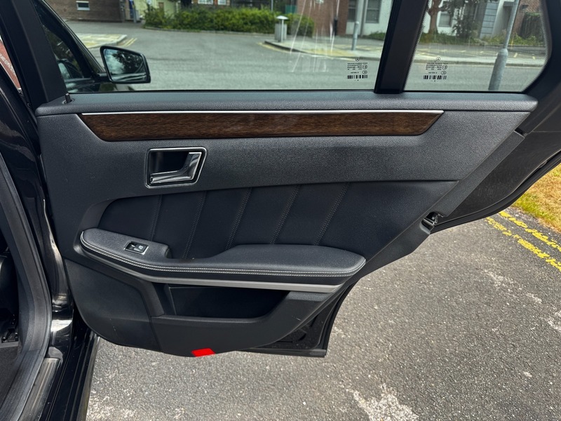 Used Mercedes-Benz E Class 2012 for sale - 76376396: Photo 32