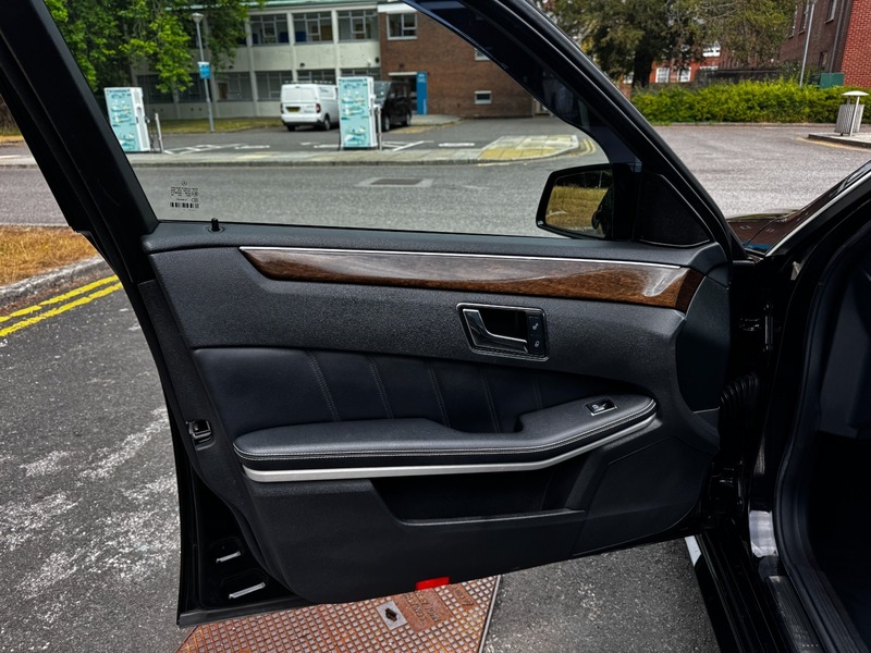 Used Mercedes-Benz E Class 2012 for sale - 76376396: Photo 35