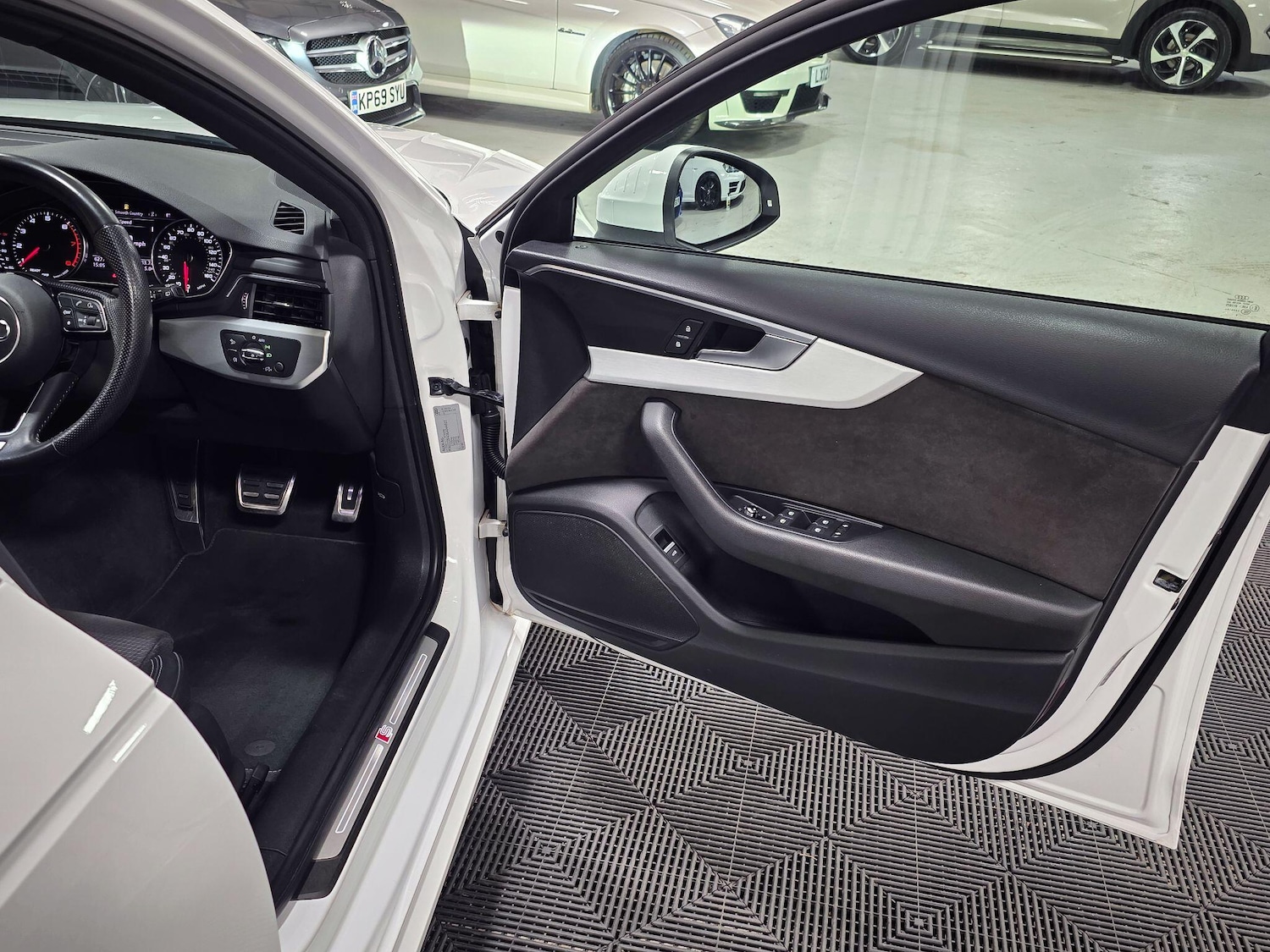 Used Audi A4 2019 for sale - 76714435: Photo 42