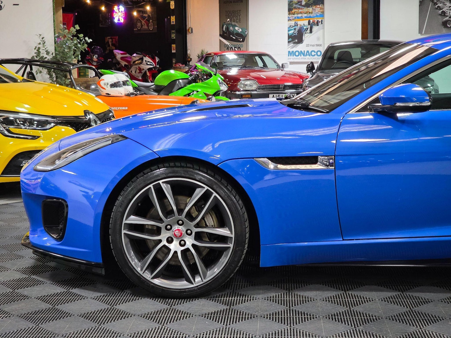 Used Jaguar F-Type 2017 for sale - 77410916: Photo 23