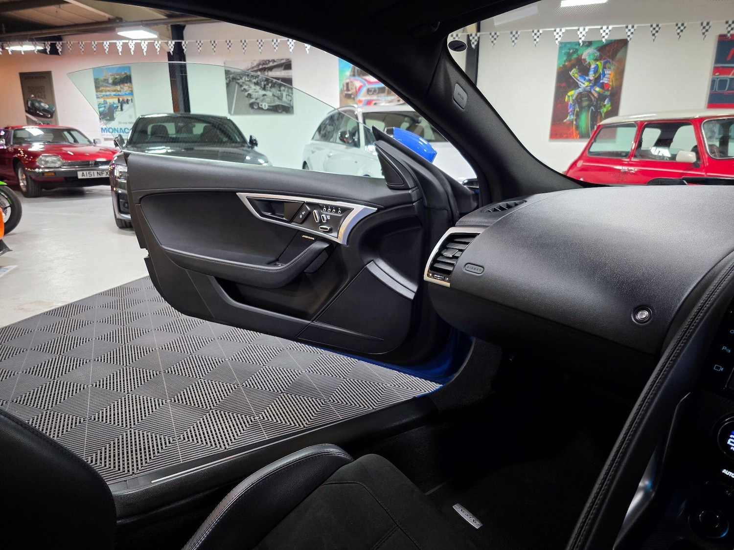 Used Jaguar F-Type 2017 for sale - 77410916: Photo 28