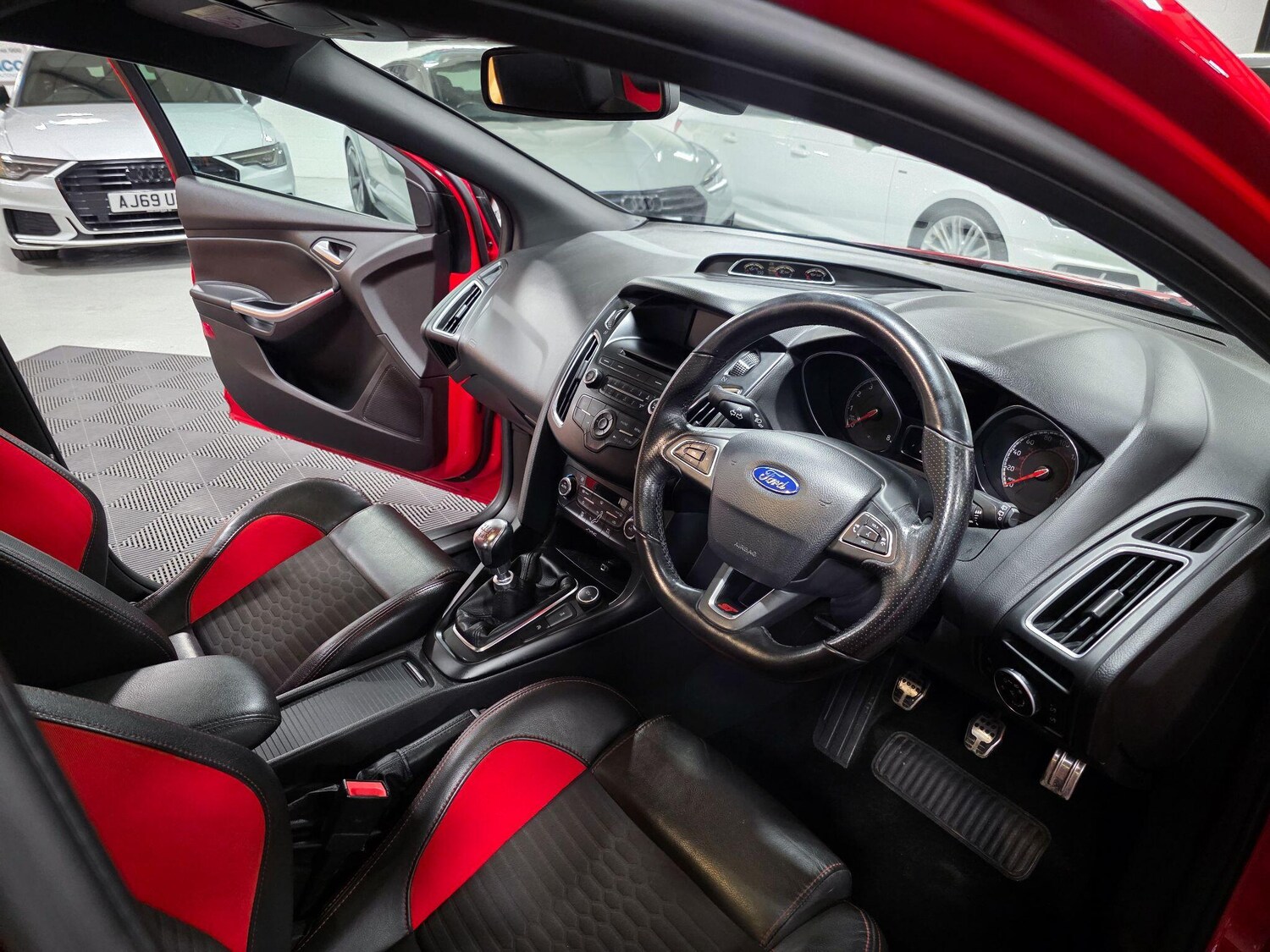 Used Ford Focus 2015 for sale - 76849942: Photo 9