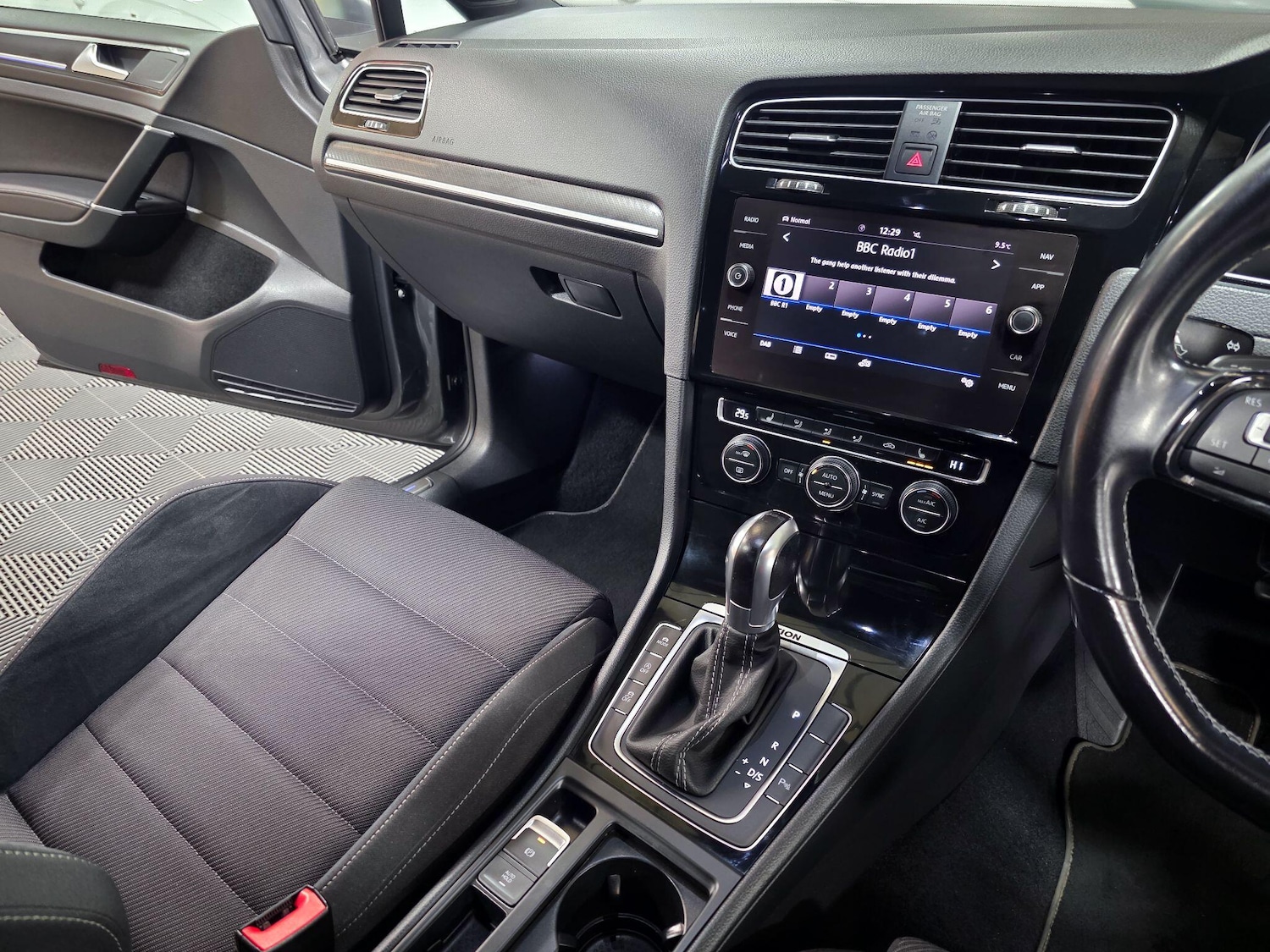 Used Volkswagen Golf 2019 for sale - 77496708: Photo 26