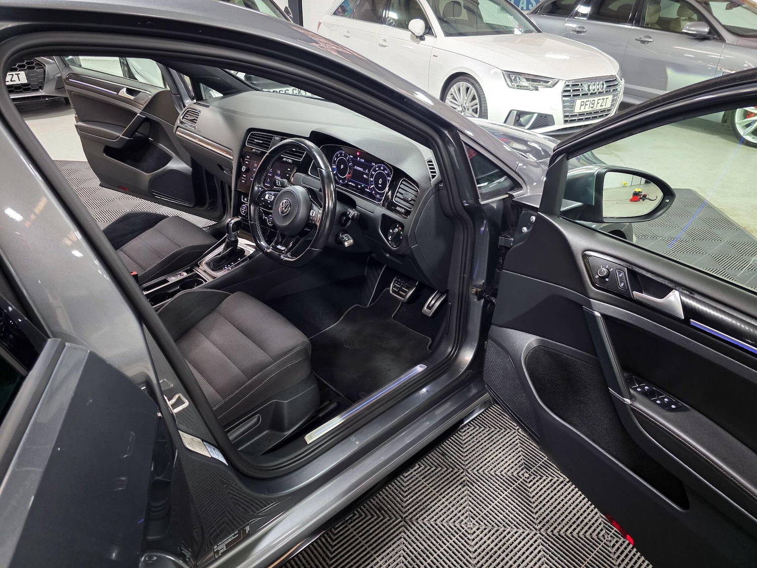 Used Volkswagen Golf 2019 for sale - 77496708: Photo 33