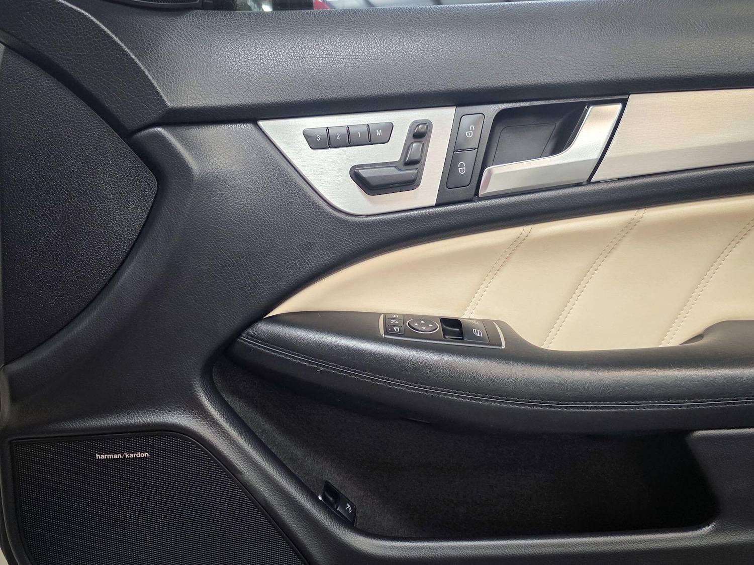 Used Mercedes-Benz C Class 2012 for sale - 76327392: Photo 34
