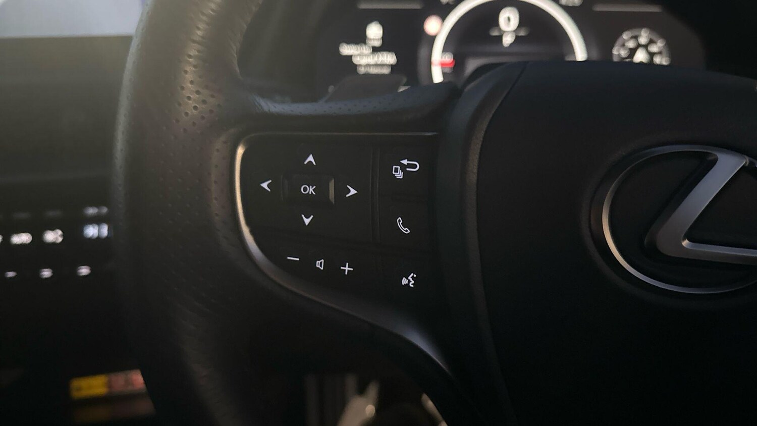 Used Lexus UX 2024 for sale - 76727780: Photo 37