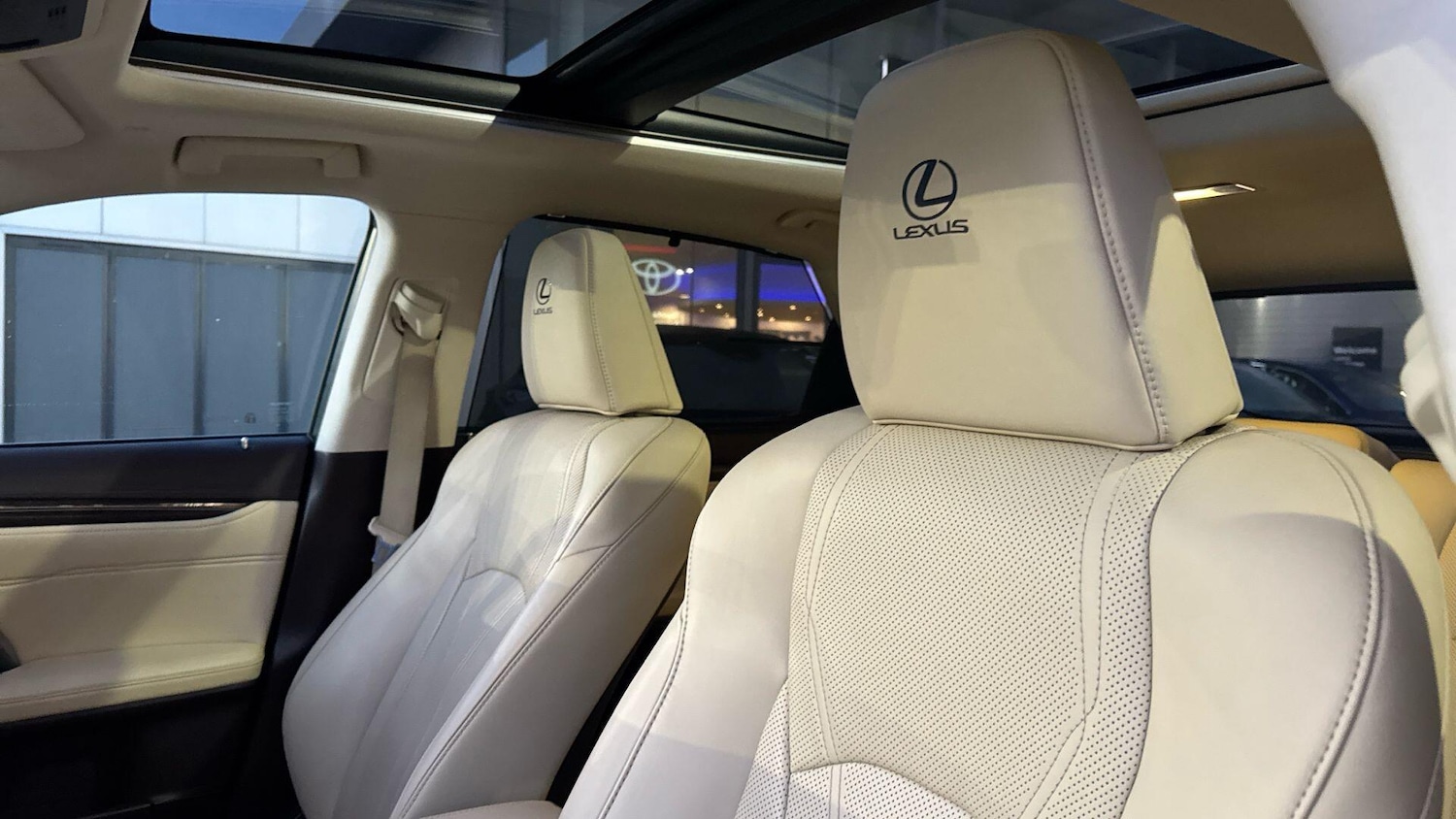 Used Lexus RX 2017 for sale - 77097944: Photo 27