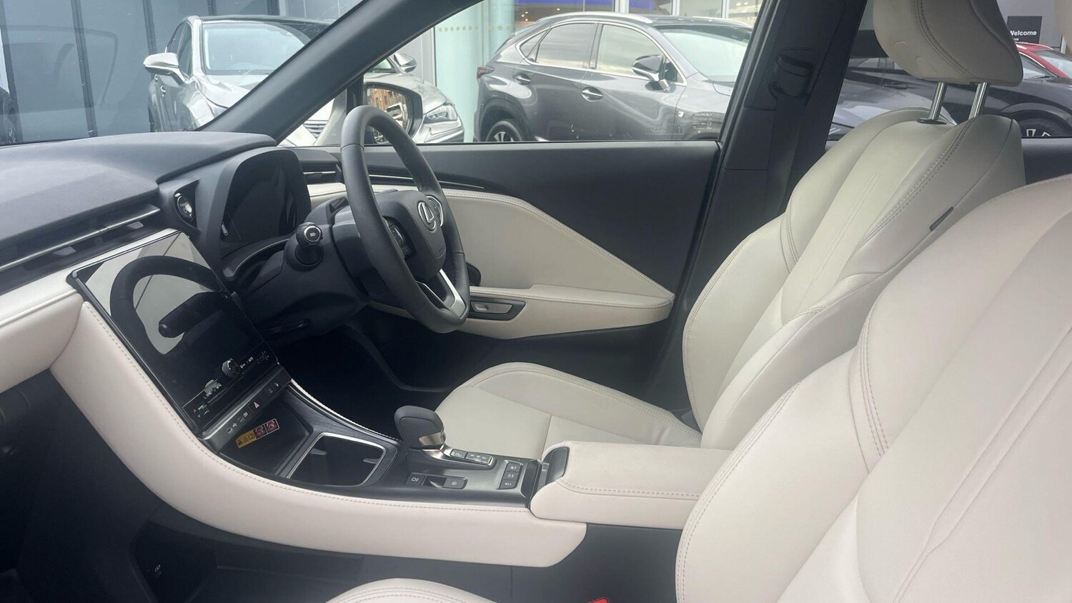 Used Lexus LBX 2024 for sale - 76083844: Photo 9