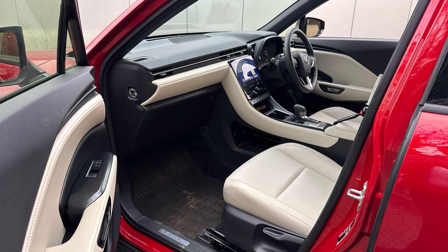 Used Lexus LBX 2024 for sale - 76689015: Photo 9