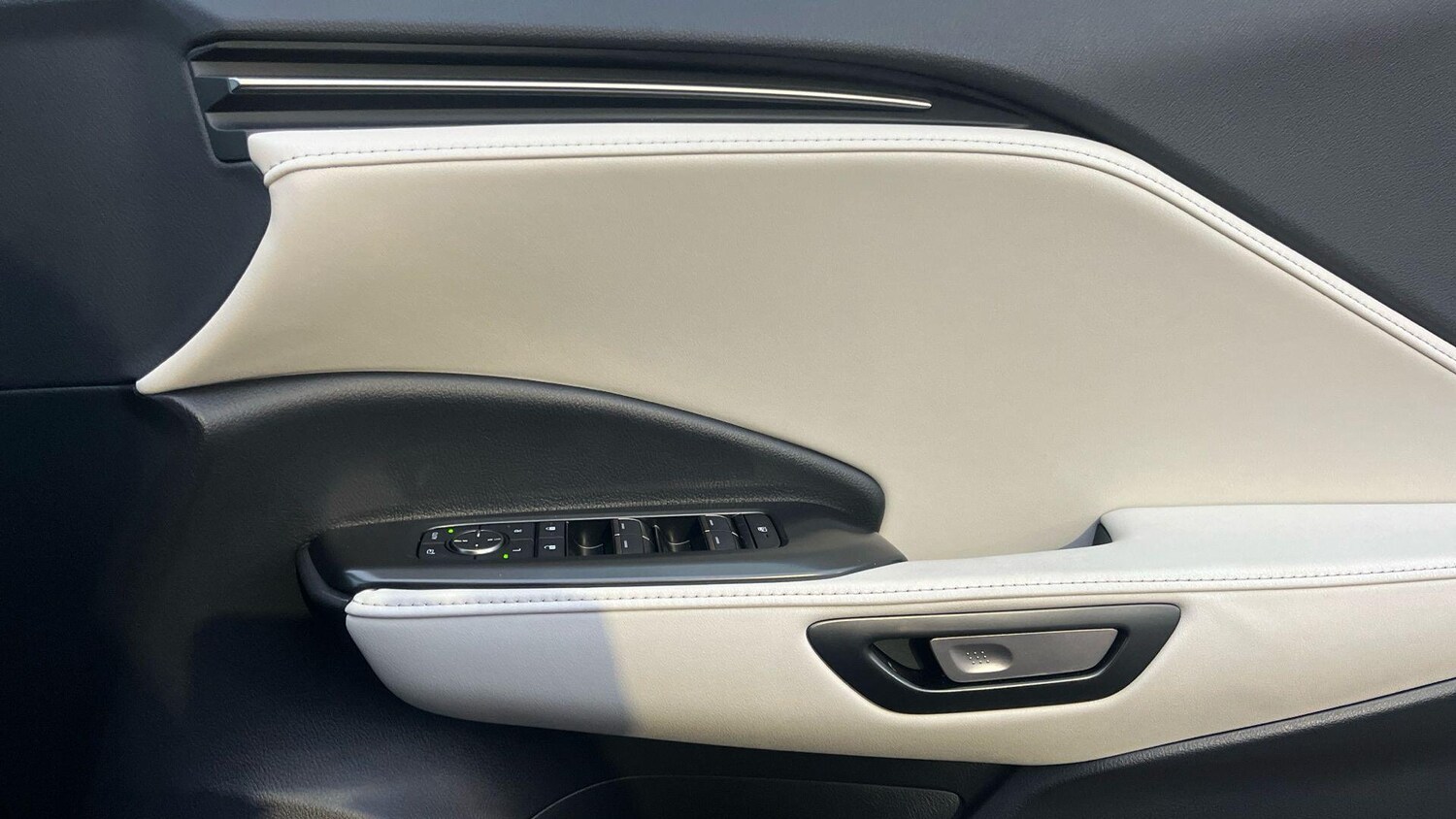 Used Lexus LBX 2025 for sale - 77175871: Photo 24