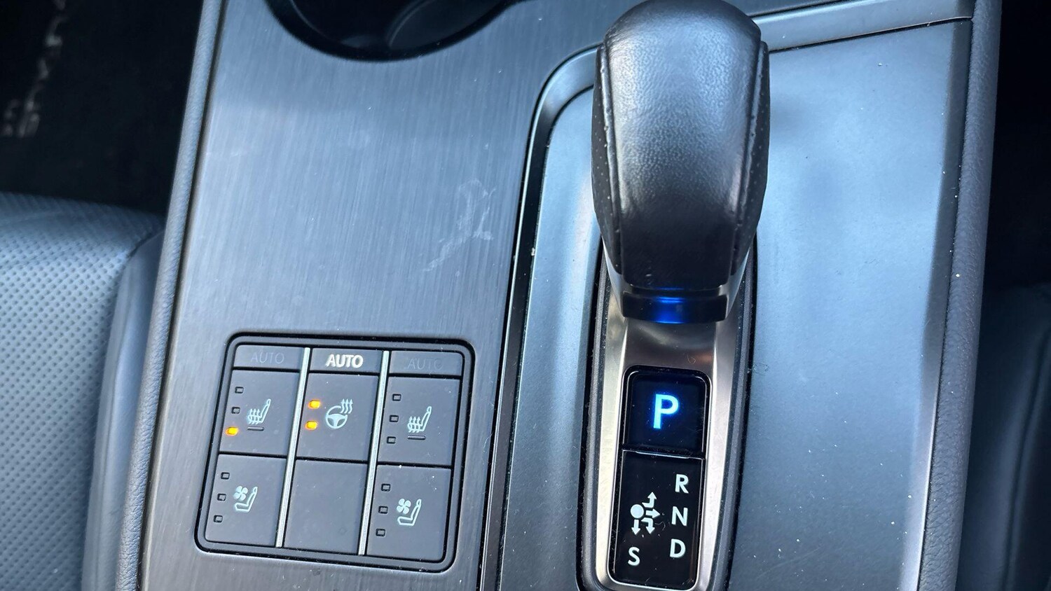 Used Lexus UX 2024 for sale - 76856048: Photo 32