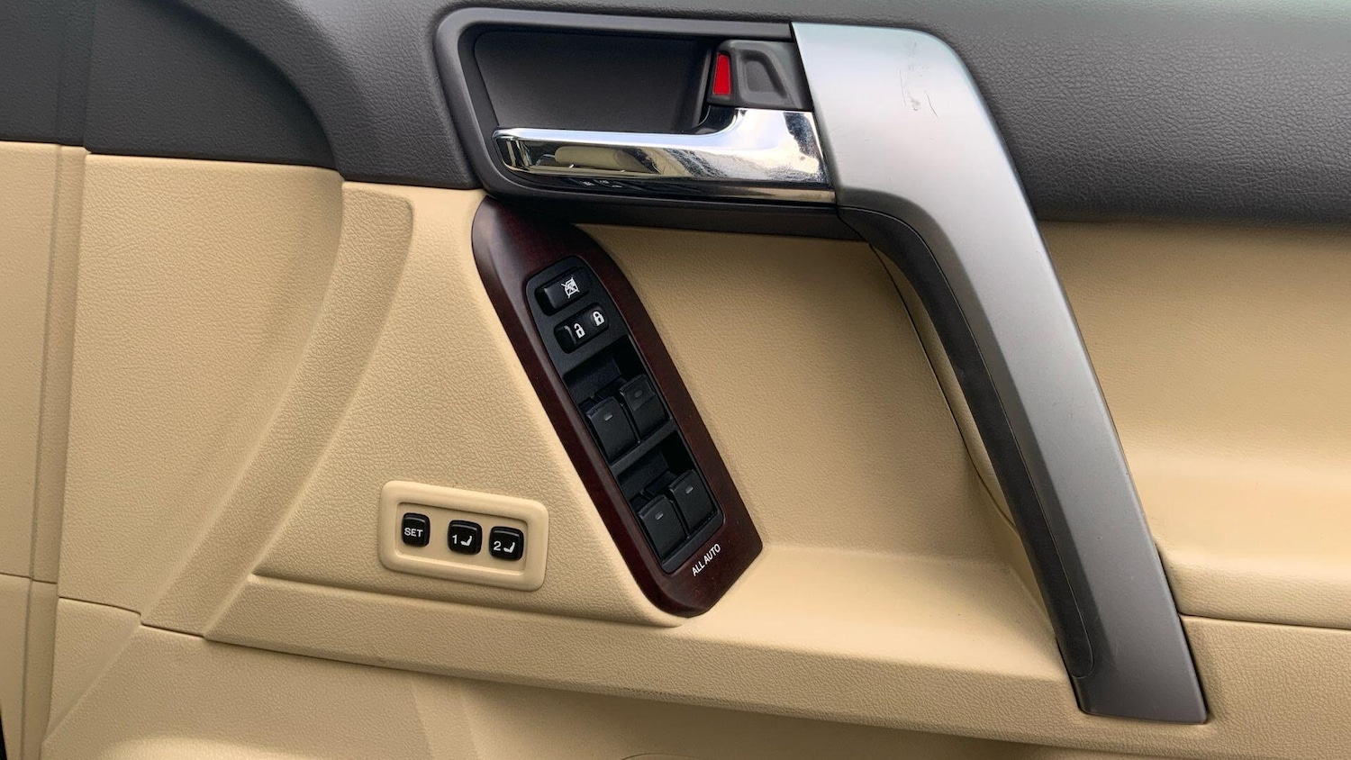 Used Toyota Land Cruiser 2014 for sale - 77091325: Photo 26