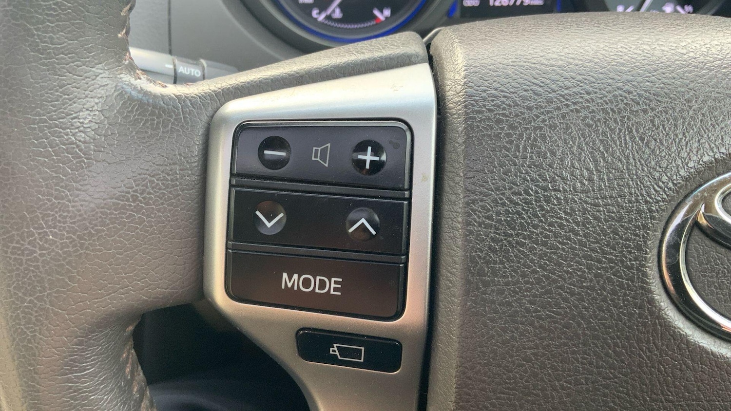 Used Toyota Land Cruiser 2014 for sale - 77091325: Photo 31