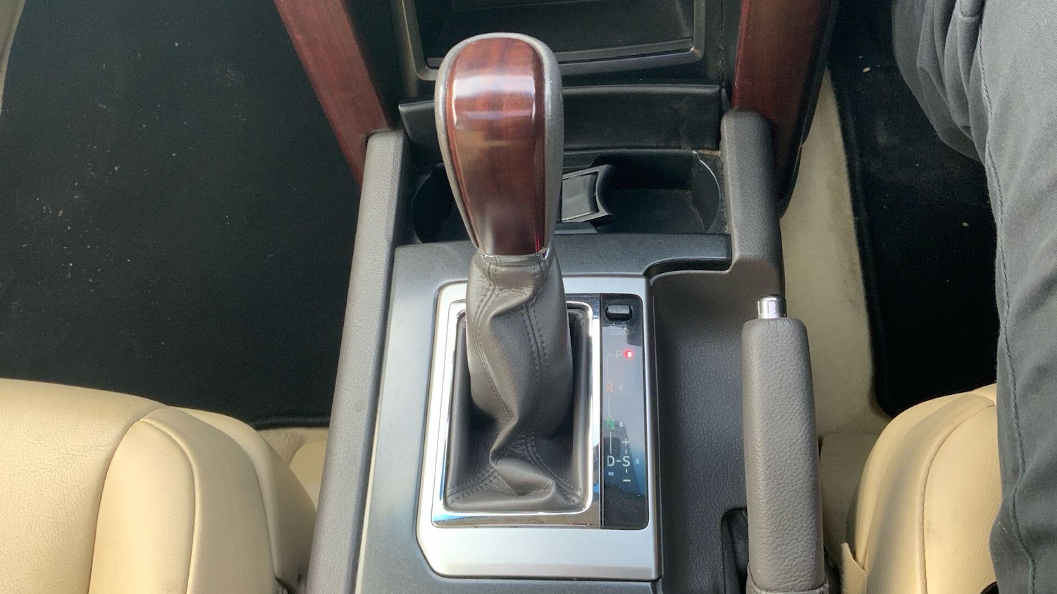 Used Toyota Land Cruiser 2014 for sale - 77091325: Photo 38