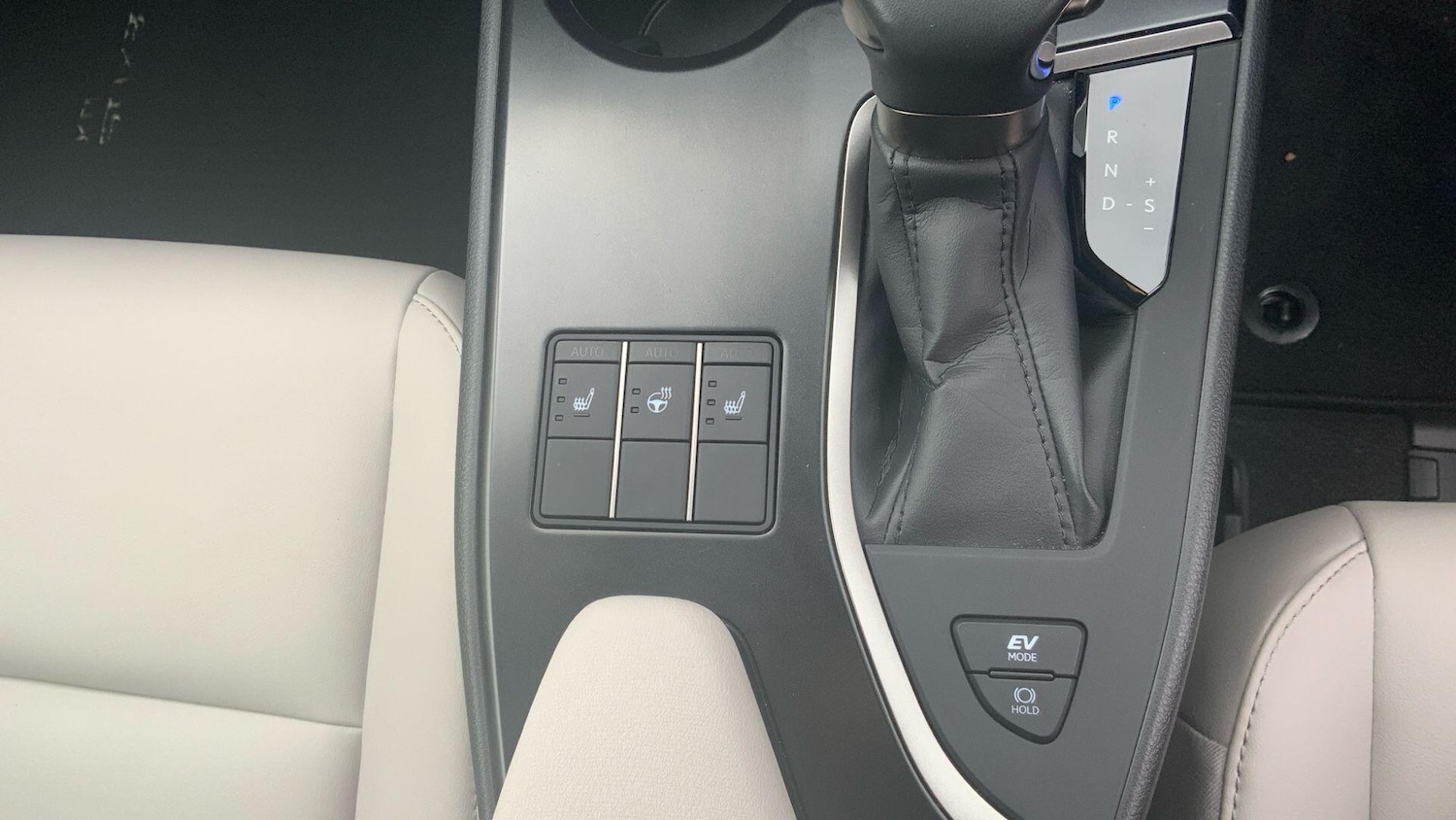 Used Lexus UX 2024 for sale - 76965530: Photo 39