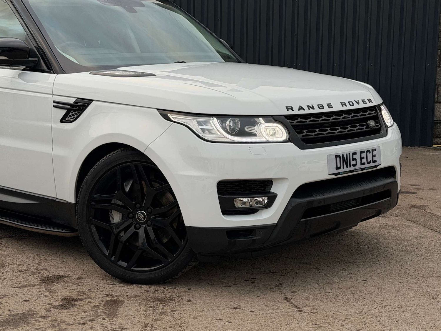 Used Land Rover Range Rover Sport 2015 for sale - 77905873: Photo 2