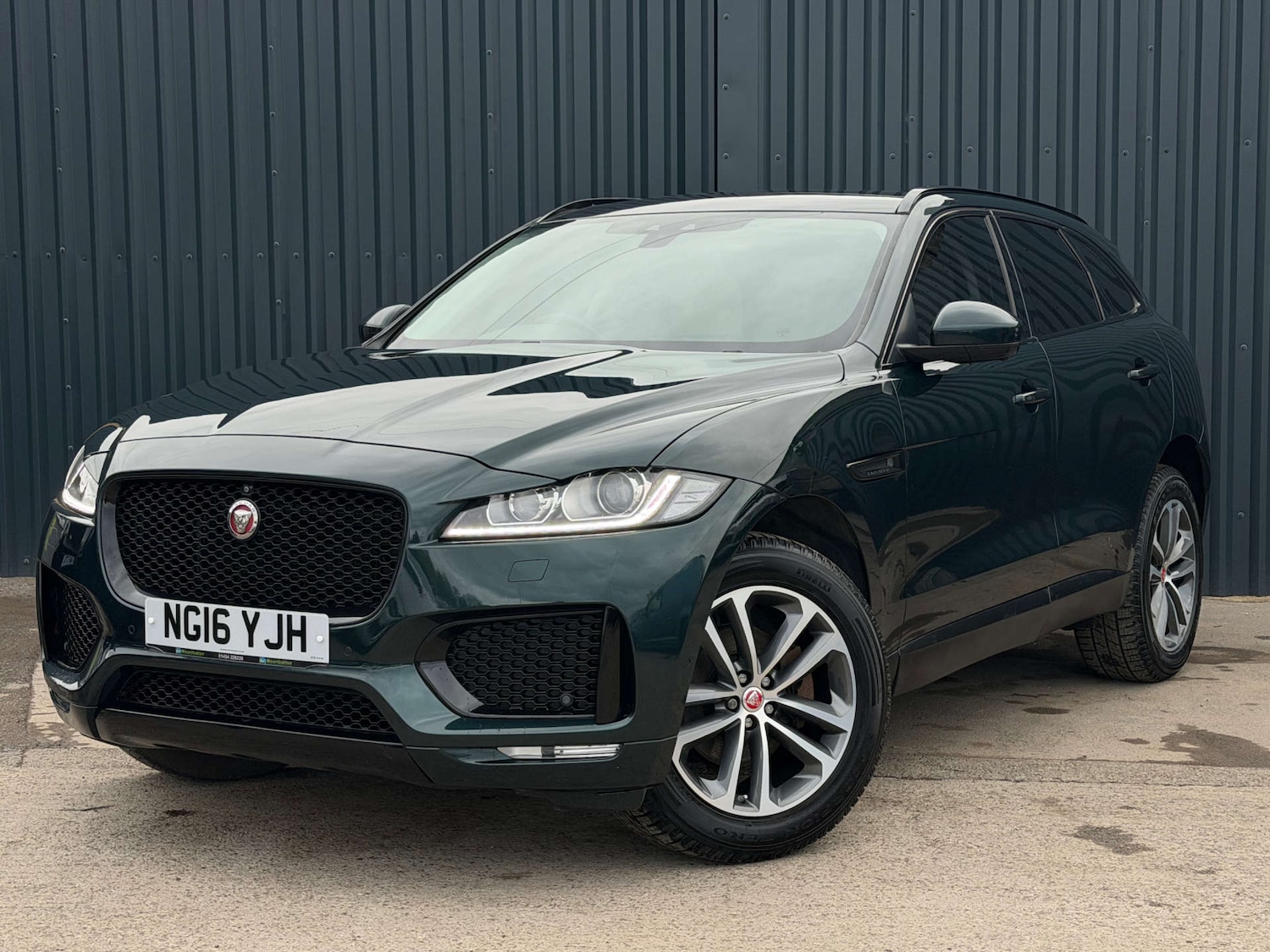 Used Jaguar F-Pace 2016 for sale - 76539485: Photo 10