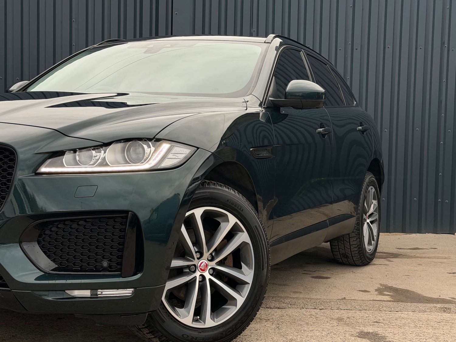 Used Jaguar F-Pace 2016 for sale - 76539485: Photo 4