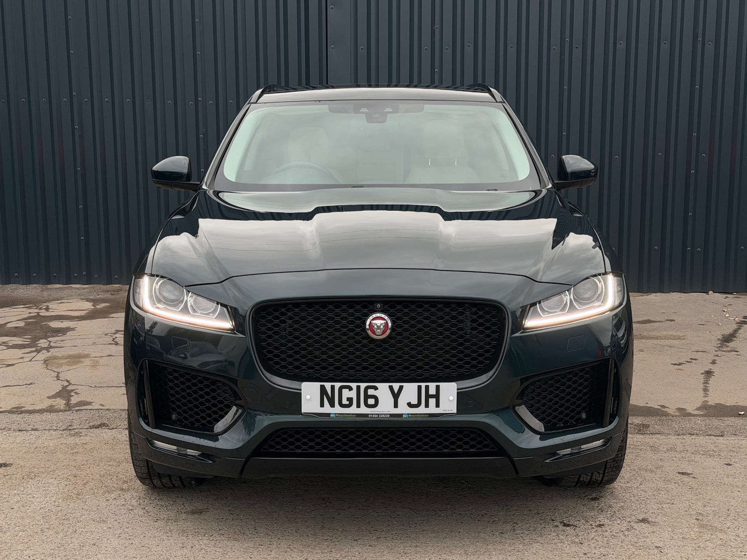 Used Jaguar F-Pace 2016 for sale - 76539485: Photo 7