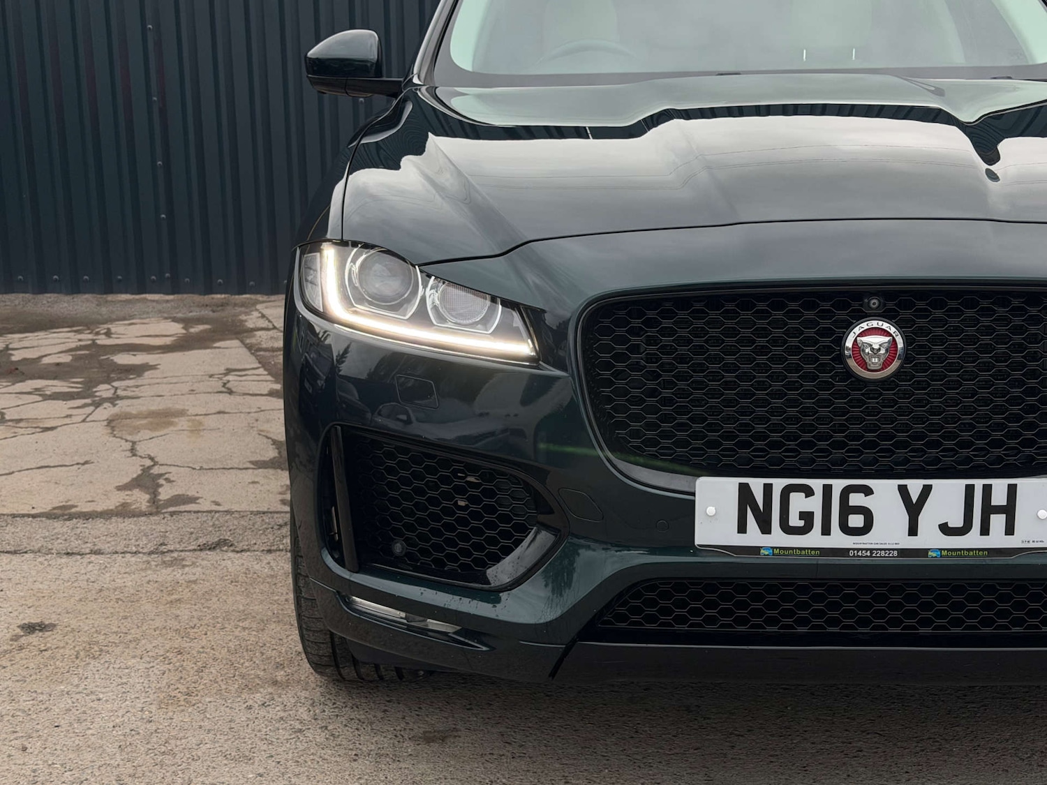 Used Jaguar F-Pace 2016 for sale - 76539485: Photo 8