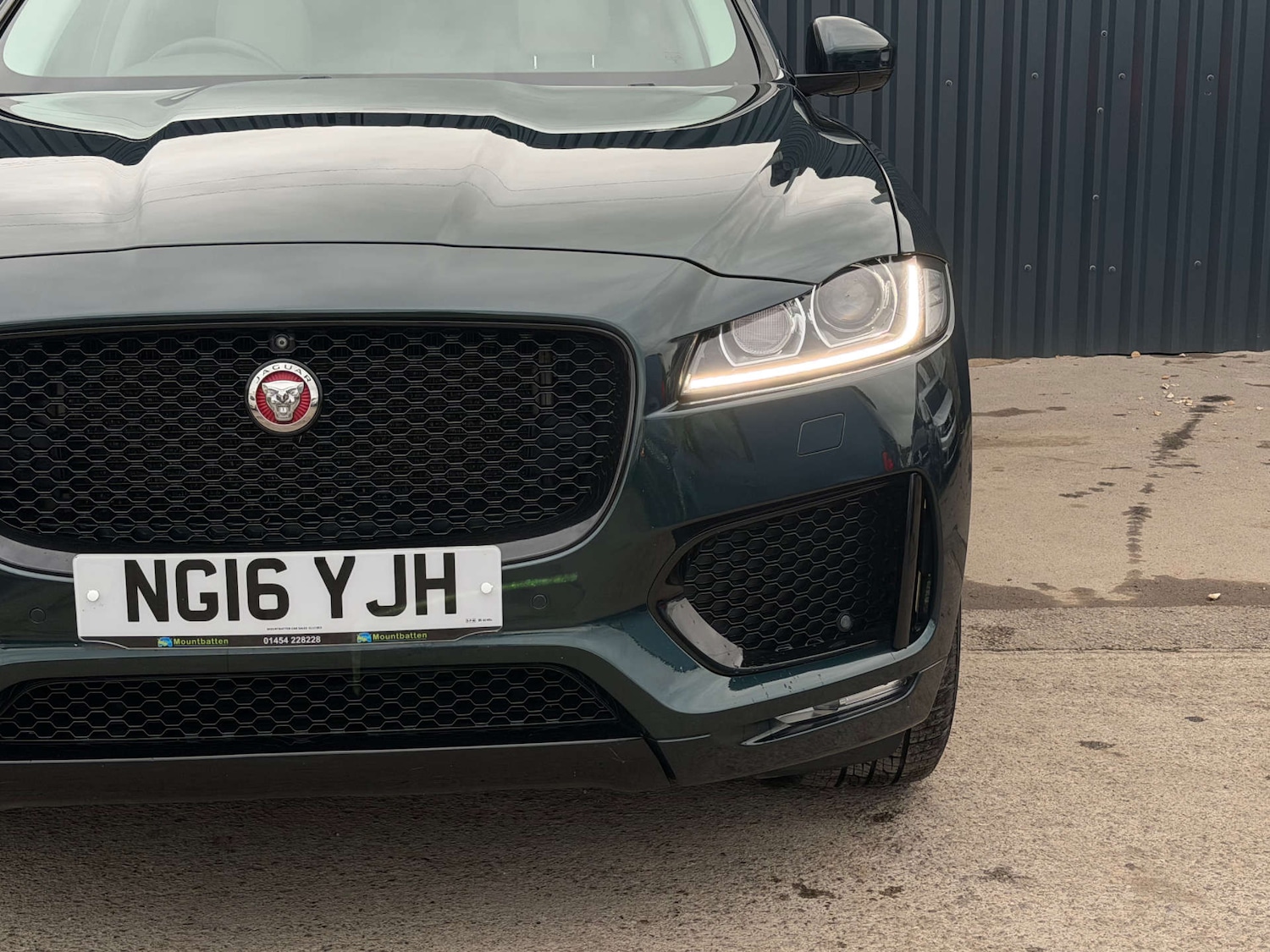 Used Jaguar F-Pace 2016 for sale - 76539485: Photo 9